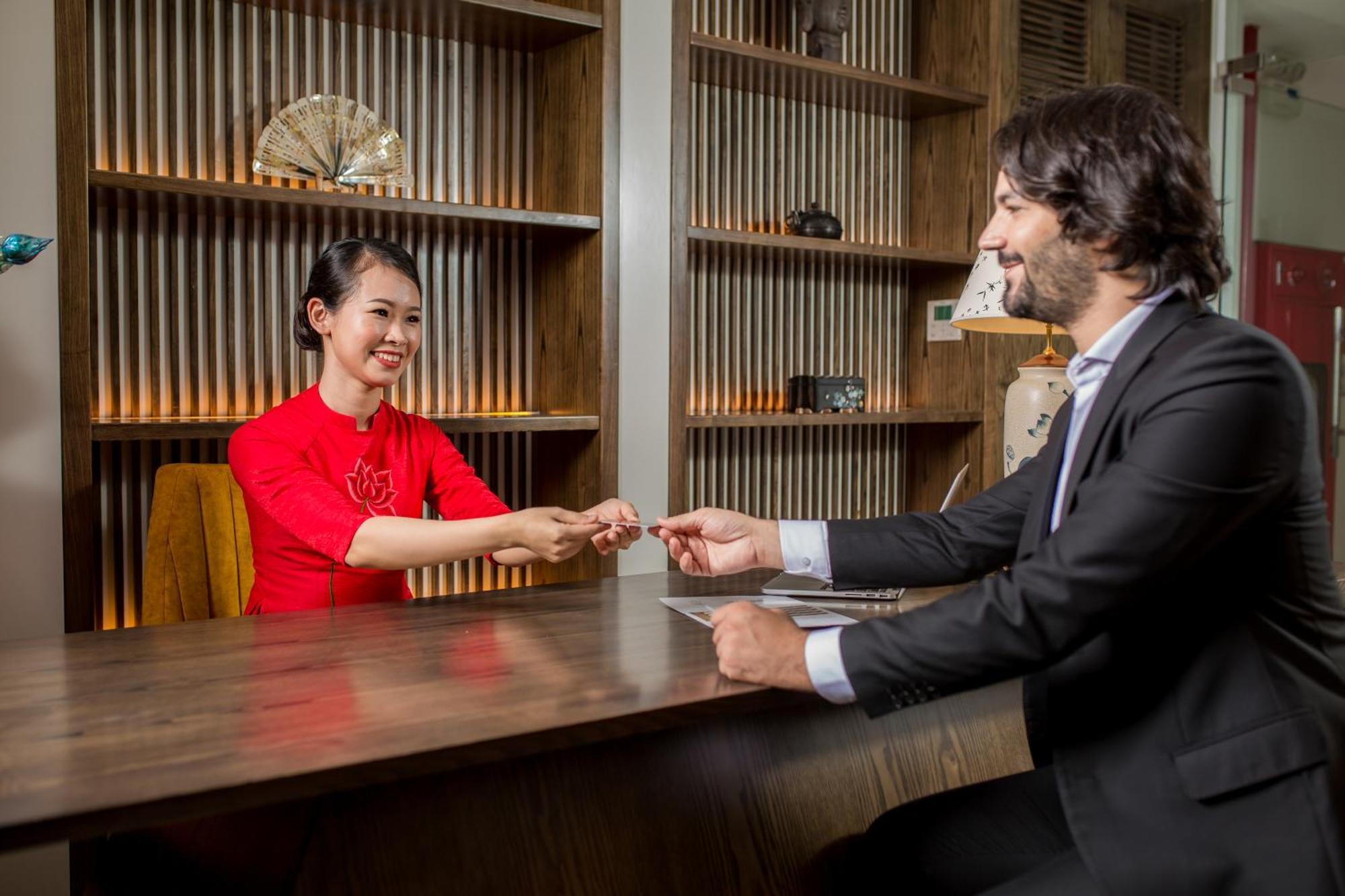 The Bloom - Bespoke Living होटल के अलावा Hanoi